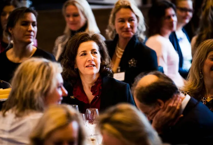 minister breekt lans voor lezen op boekenbal