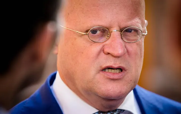 minister discussie over verplicht afstaan dna