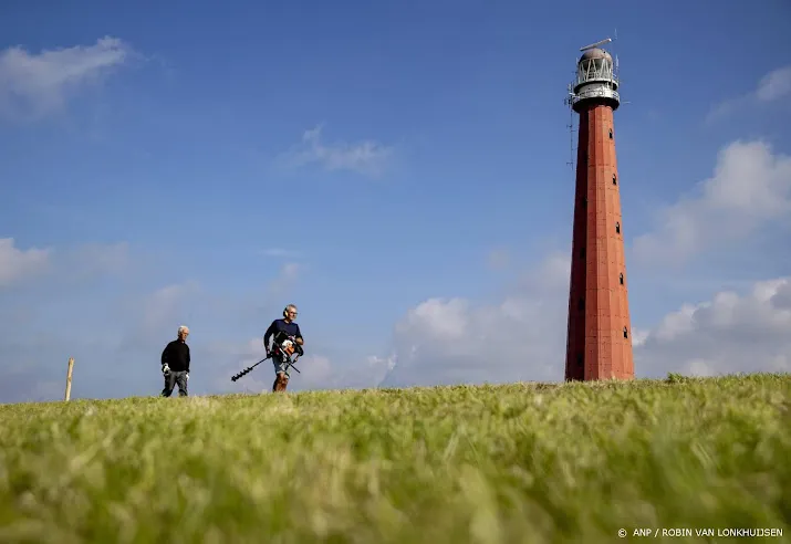 minister doet laatste poging om vuurtoren den helder te redden