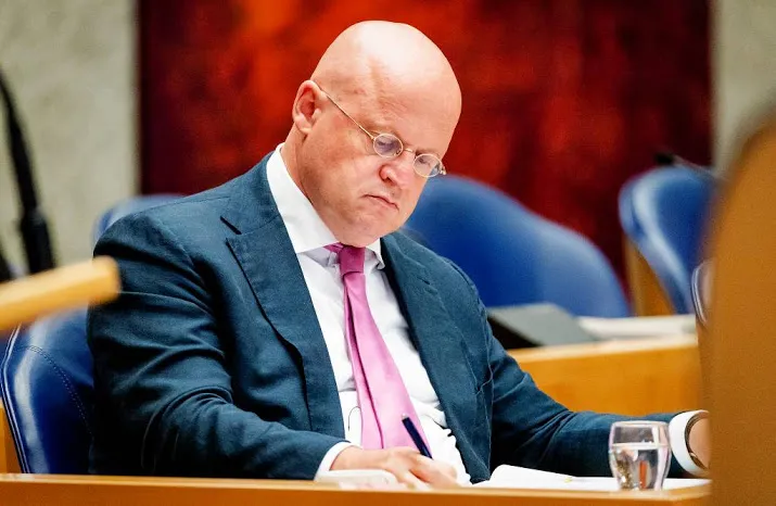 minister gemeenten horen over wietproef