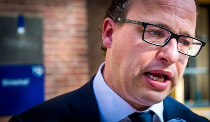 minister gemeenten kregen info over moskeeen
