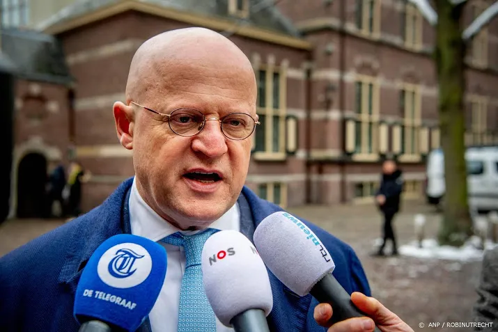 minister houdt vast aan eigen cijfers politie