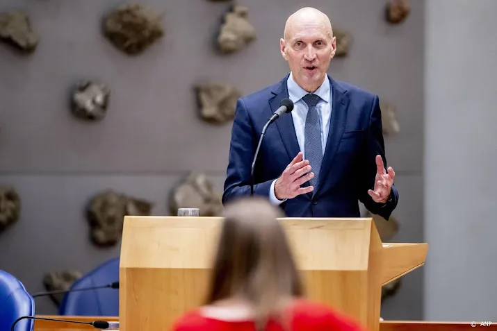 minister in maart mogelijk extra booster voor mensen met janssen