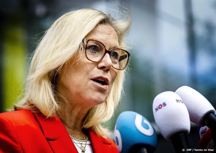 minister kaag maakt zich zorgen over witwascontroles de volksbank