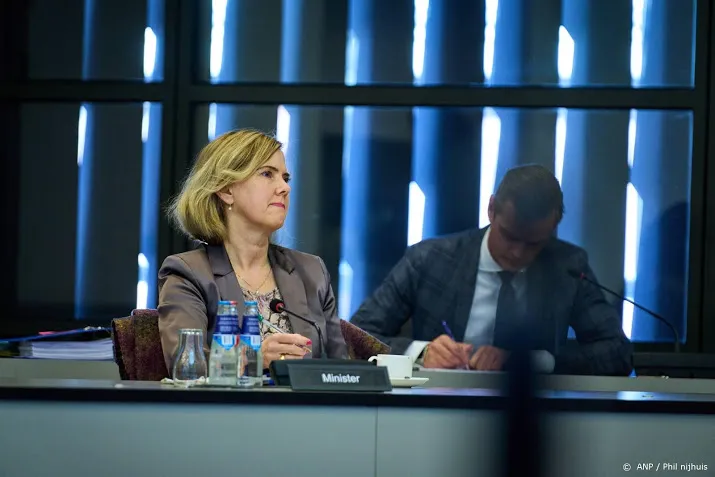 minister kabinet houdt vliegverbod altijd in achterzak