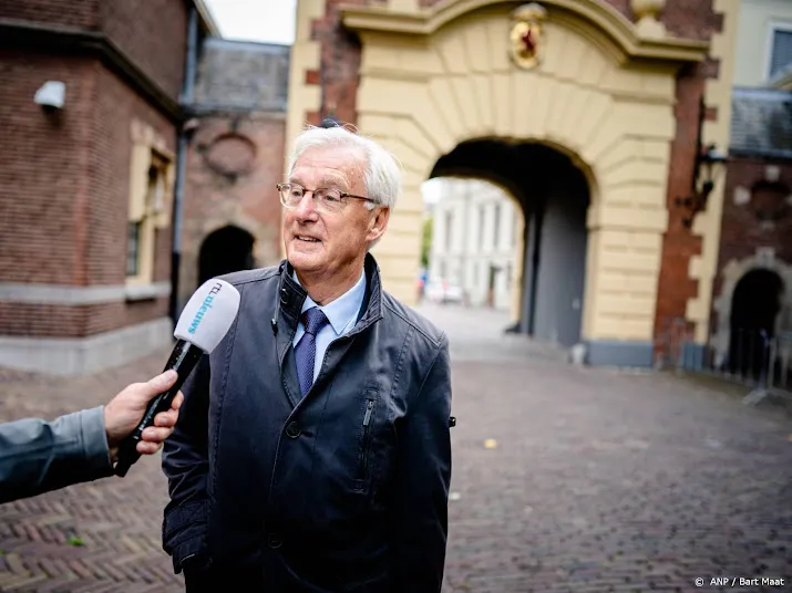 minister knapen voorstander van financiele sancties tegen polen