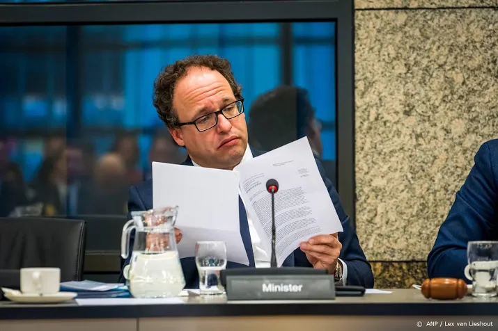 minister krijgt pensioeneisen bonden