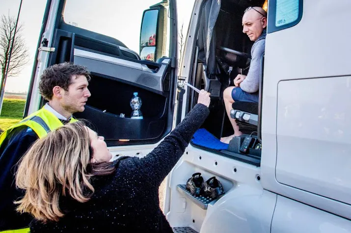 minister maakt truckers wakker