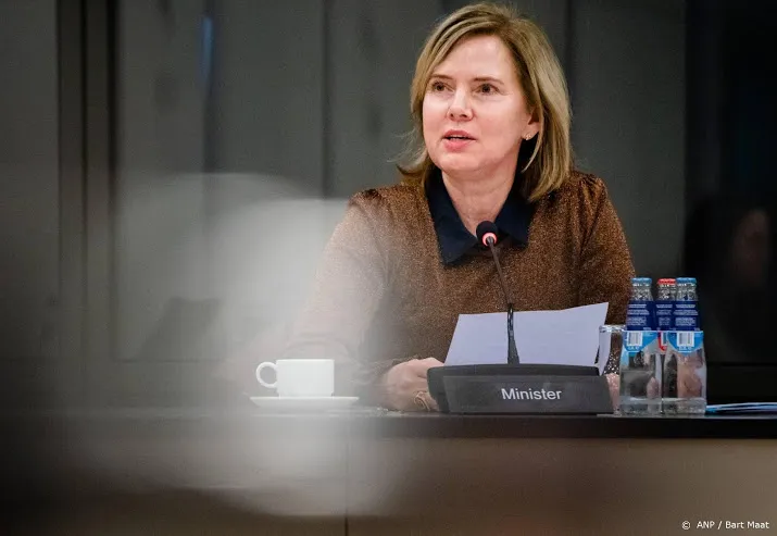 minister miljarden nodig om nederland bereikbaar te houden