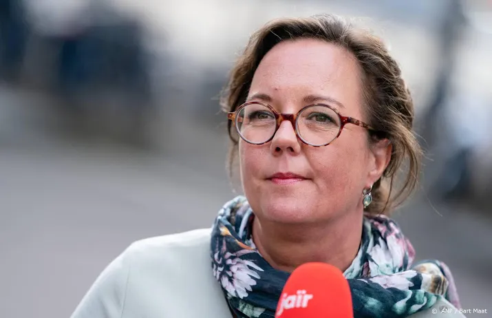 minister moet onderhandelen over prijs twee geneesmiddelen