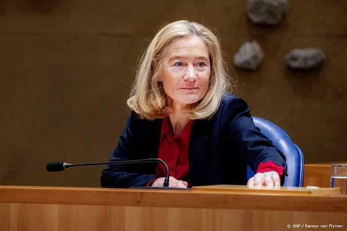 minister nederland profiteert miljarden van onderzeebootdeal