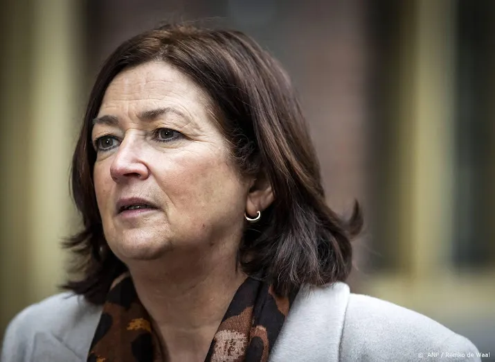 minister oekraiense vluchtelingen moeten in zorg kunnen werken