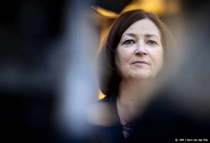 minister onderzoek omstreden mondkapjesdeal weer vertraagd