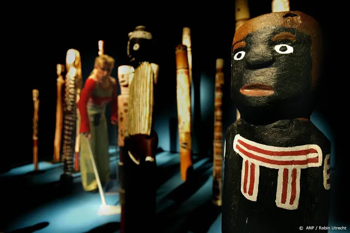 minister onderzoekt toekomst koloniale kunst