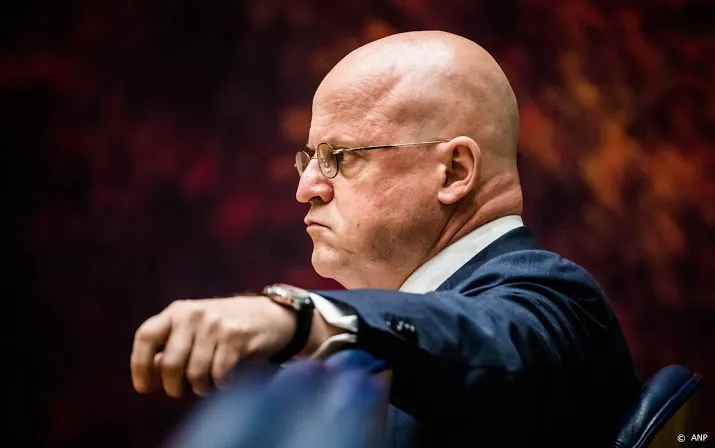 minister overweegt vertrek inspectie uit departement
