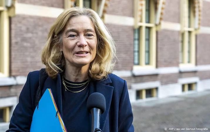 minister praat maandag met nachtclubhouders discos nu niet open