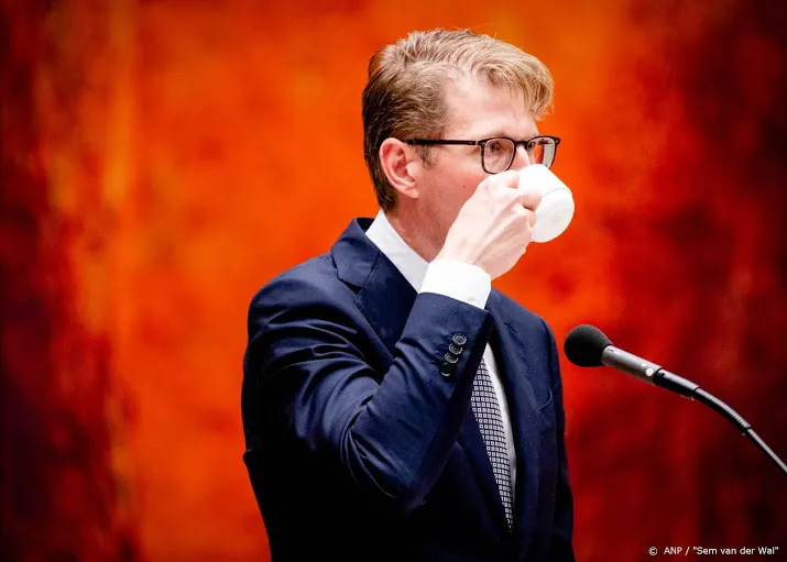minister radicale organisaties makkelijker verbieden