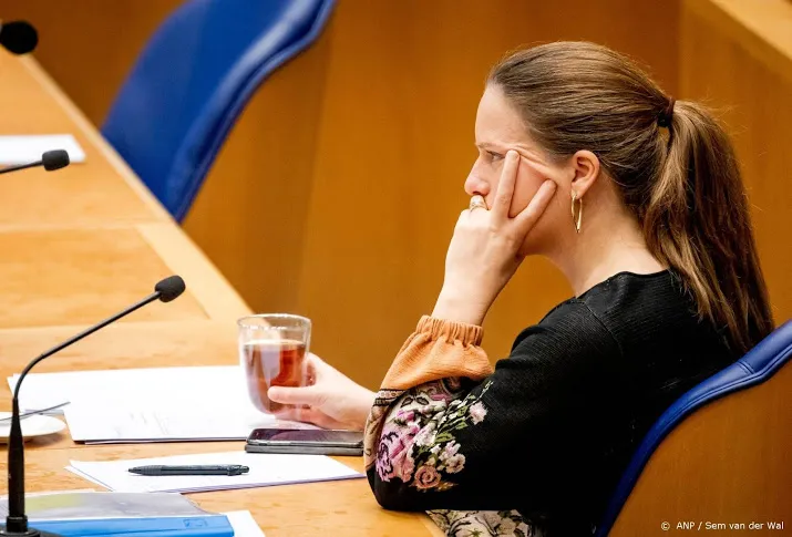 minister schouten maakt kans op titel dom bontje