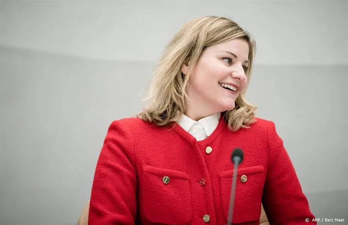 minister schreinemacher bezoekt aardbevingsgebied turkije