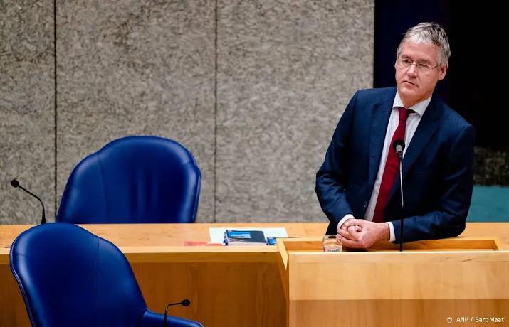 minister slob vindt antihomoverklaring scholen een brug te ver