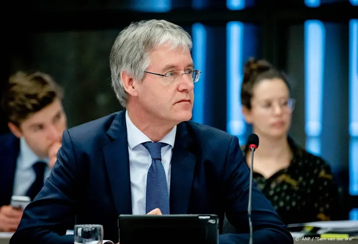 minister slob wil een vast aanmeldmoment voor middelbare scholen