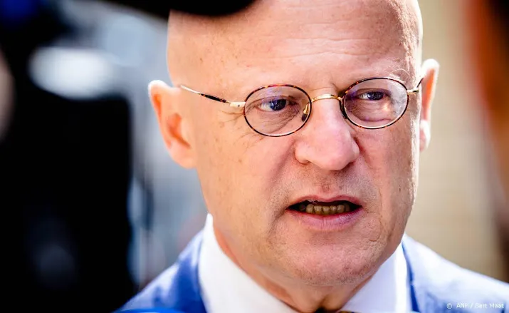 minister spreekt zelf met kpn top over storing