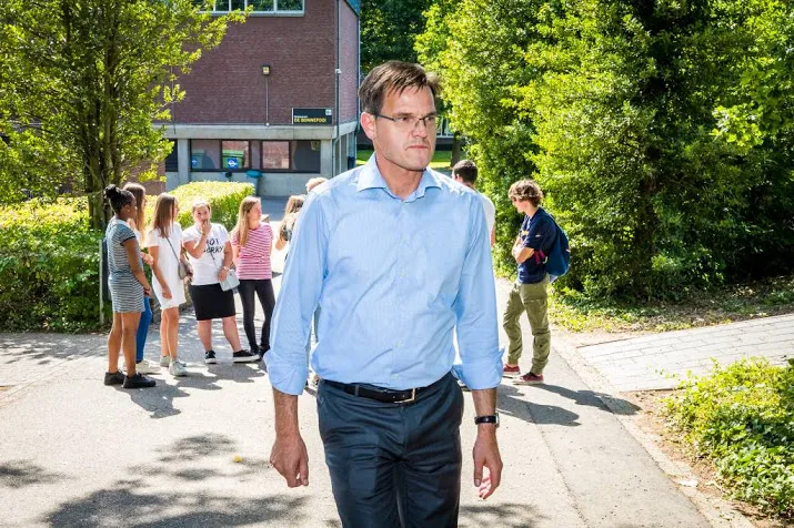 minister stuurt bestuurder vmbo nu niet weg