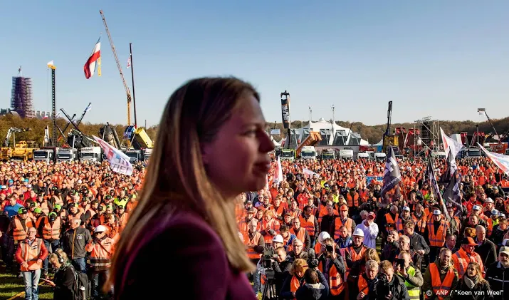 minister tegen bouwers land gaat niet op slot