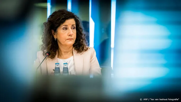 minister universiteit kan rustig door met voorrang voor vrouw