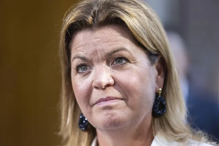 minister van der wal terecht dat bedreigers voor rechter komen