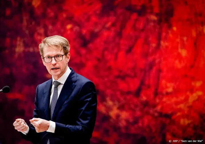 minister van laarhoven krijgt alle zorg die hij nodig heeft