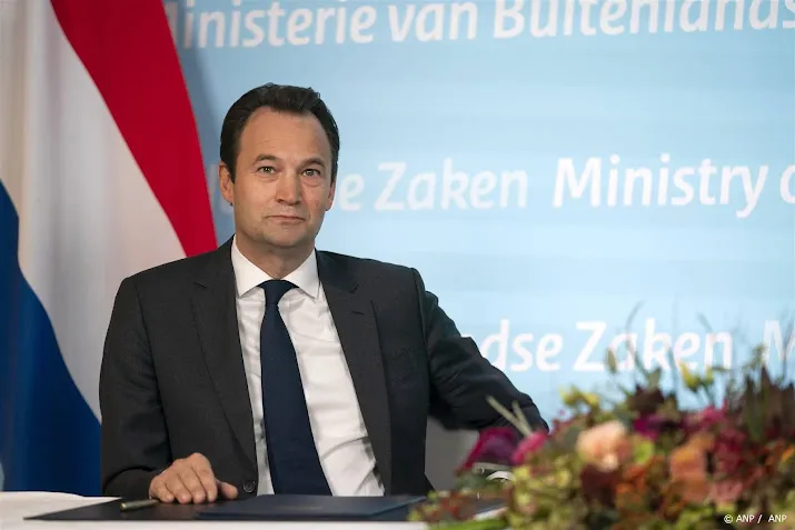 minister van leeuwen stelt speciaal gezant voor gaza aan
