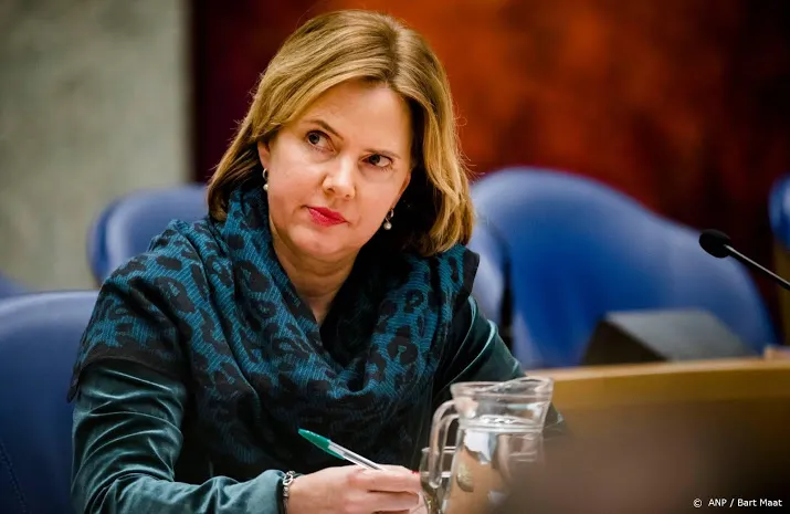 minister van nieuwenhuizen bezoekt terschelling