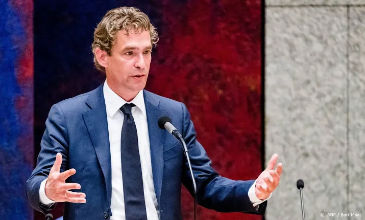 minister van t wout heeft burn out vervangen door blok