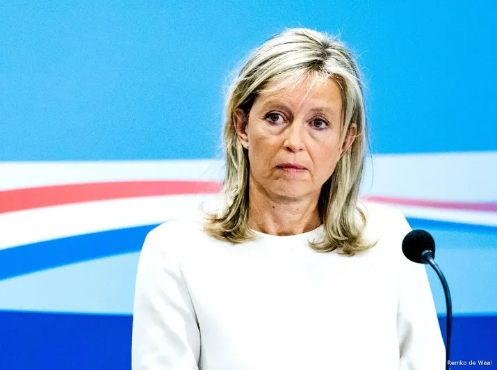 minister verkoop complotblad mag wel graag naast fabeltjeskrant