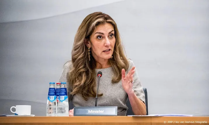 minister wil beuken uitdelen aan misdaad maar vraagt geduld