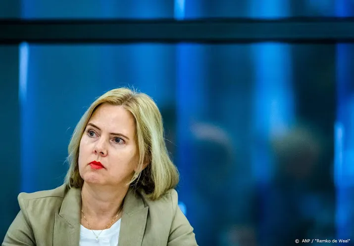 minister wil europees onderzoek naar ventilatie vliegtuigen