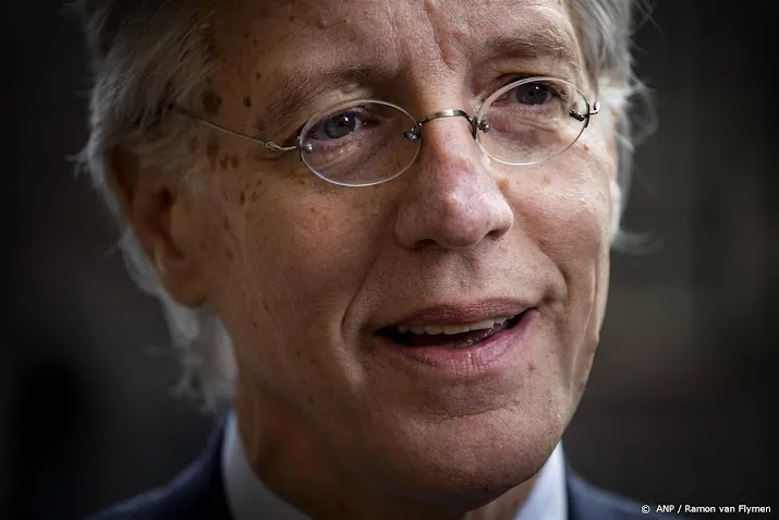 minister wil ingrijpen bij grote toestroom buitenlandse studenten