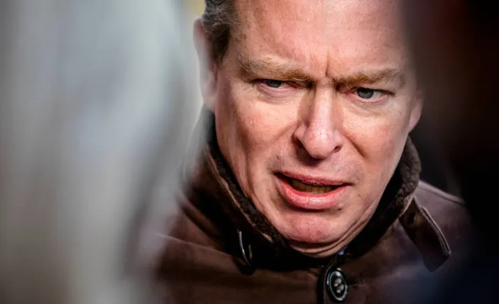 minister wil medicijnen ruimer op voorraad