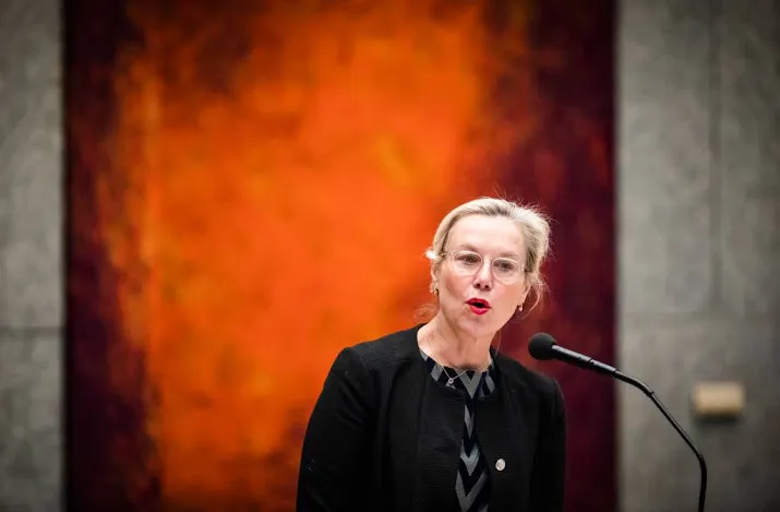 minister wil miljoen terug van organisatie mali