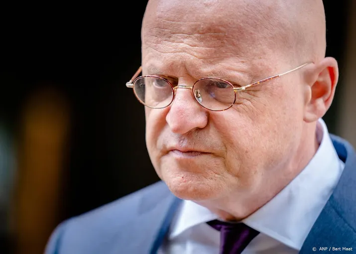 minister wil nog eens kijken naar hervormingen bij de brandweer