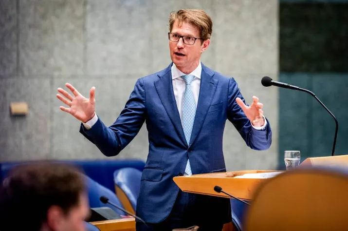 minister zet afpakken uitkering crimineel door
