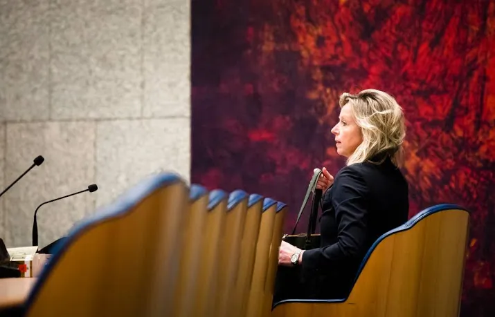 minister zorgvuldig omgegaan met islamcritica
