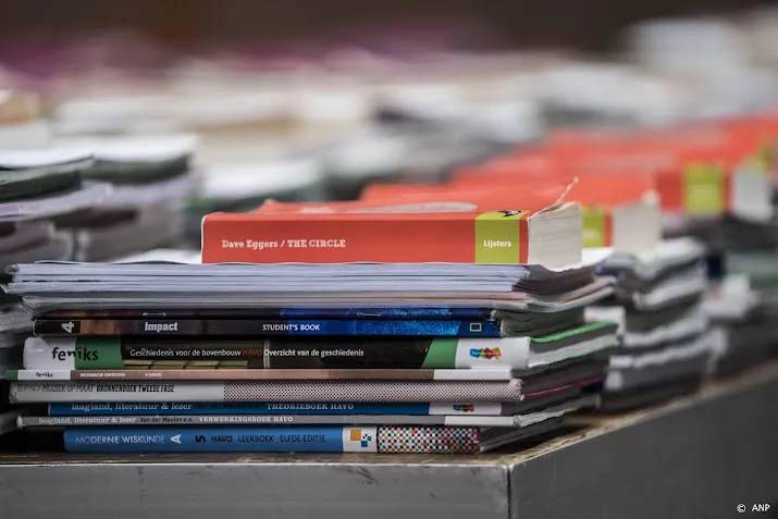 ministerie kwaliteit lesboeken is aan scholen en uitgevers