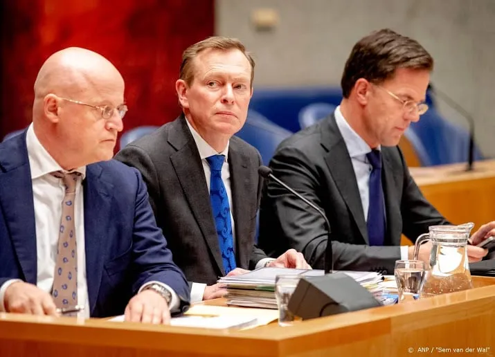 ministers maandag opnieuw in crisisberaad over corona