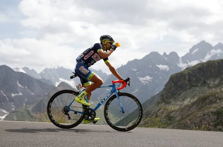 minnaard zet alles op behoud bergtrui