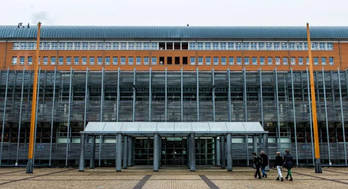 mishandelaar peuters verpleegd in kliniek