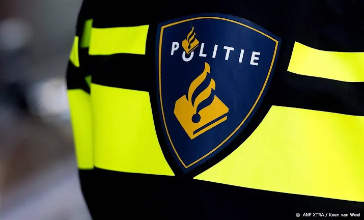 mishandelde man zwaargewond op straat aangetroffen in zaandam