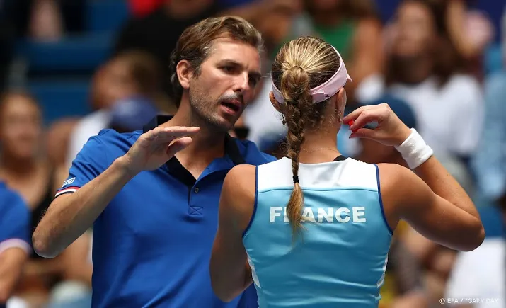 mladenovic leidt frankrijk naar winst fed cup