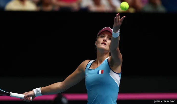 mladenovic verrast barty in finale fed cup